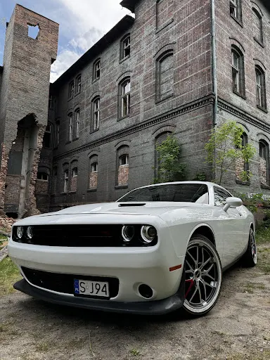 Bazz Cars Wypożyczalnia samochodów sportowych